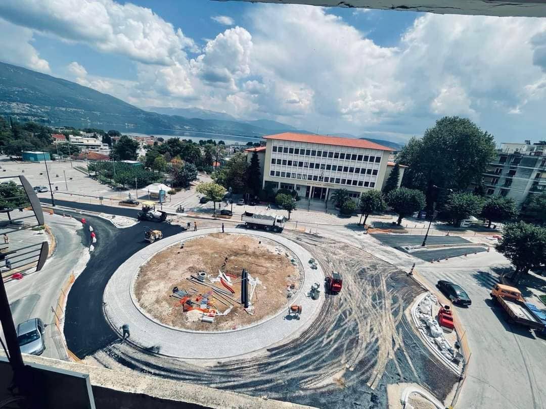 Στο τελικό στάδιο ο κυκλικός κομβος της πλατείας (photos)