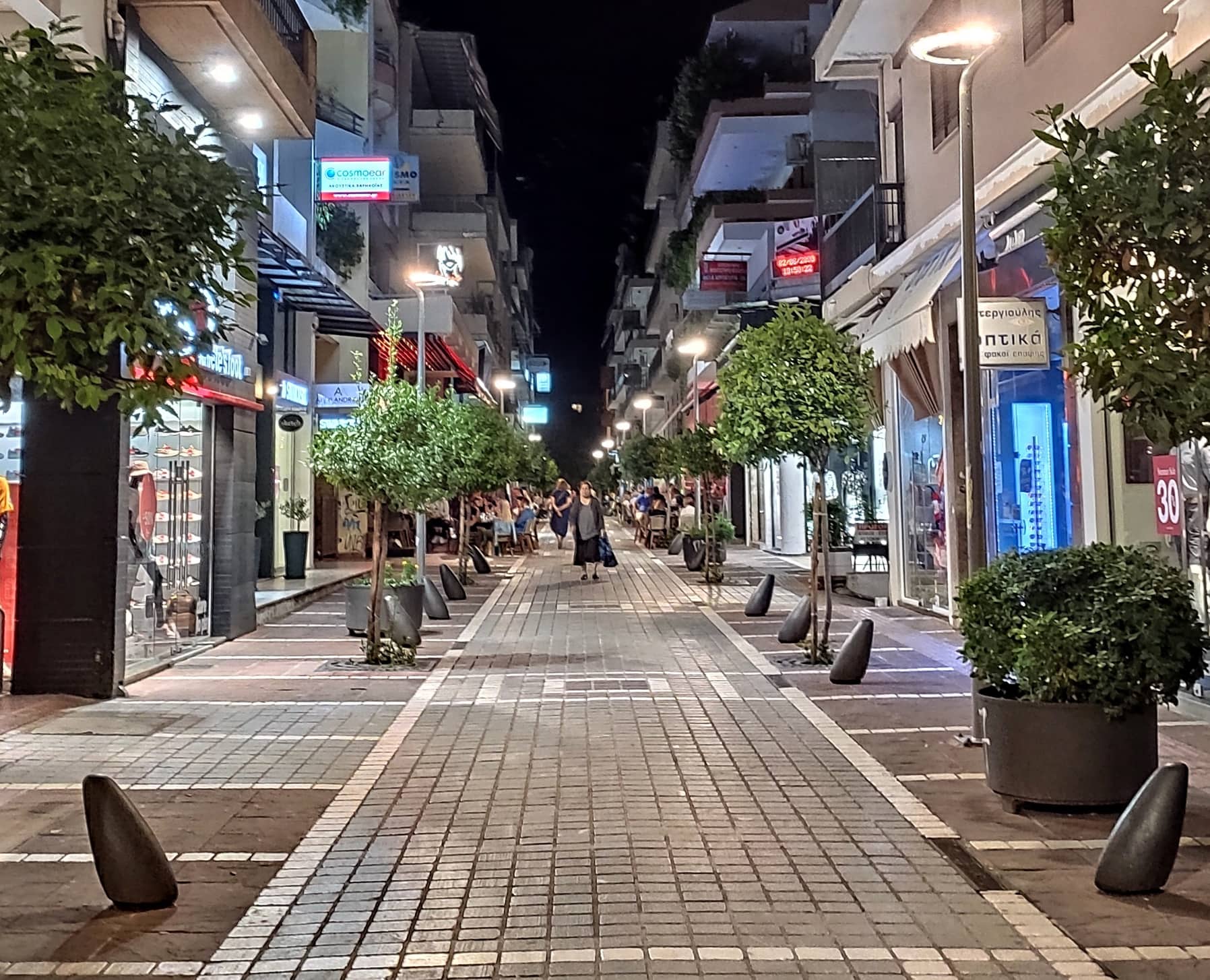 Γέμισαν… απόδημους οι πεζόδρομοι