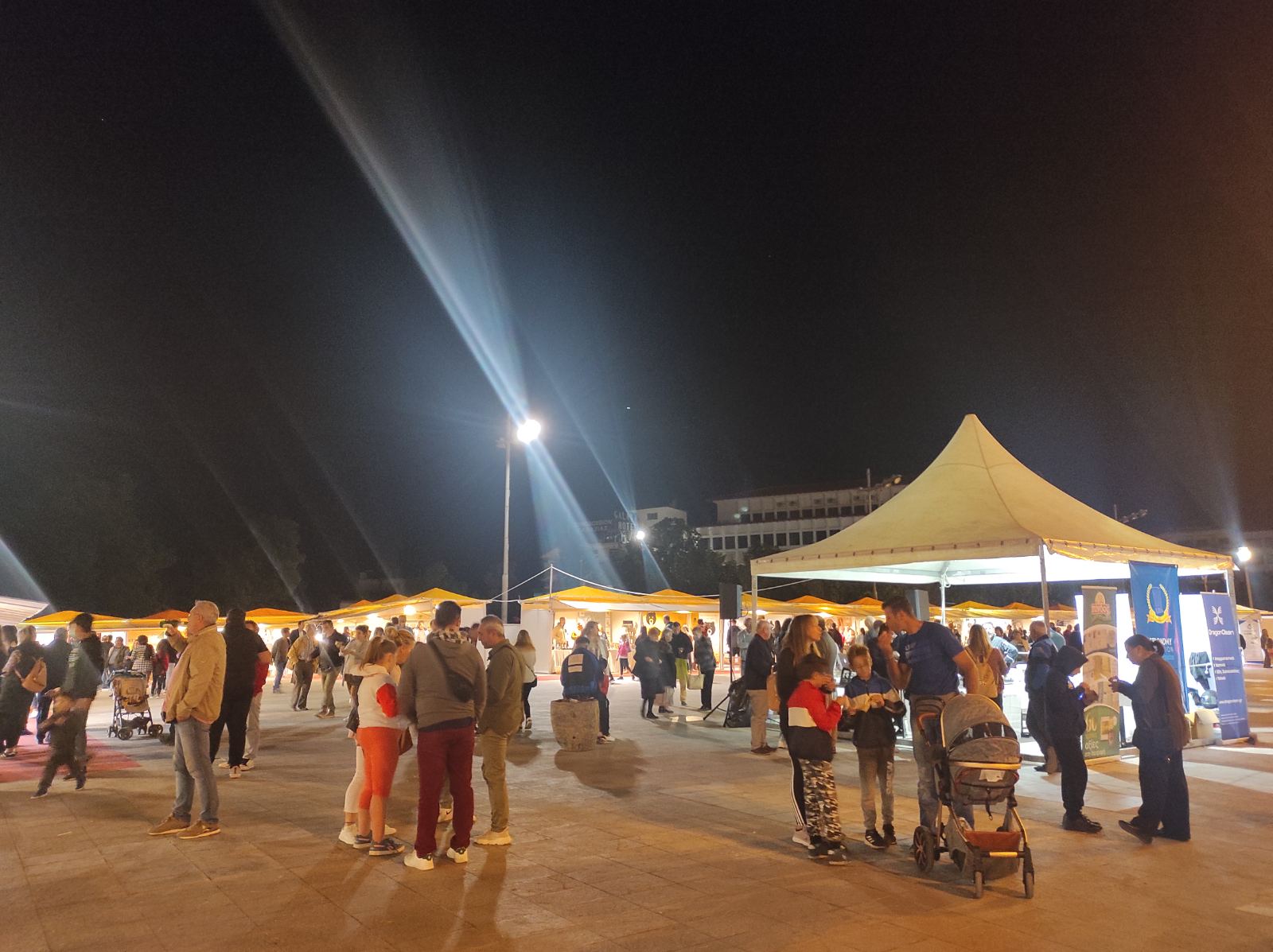 Ιωάννινα : Γέμισε η Κεντρική Πλατεία της πόλης με γεύσεις