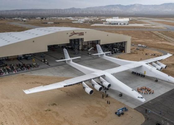 diethni-giannenagr-aeroplano