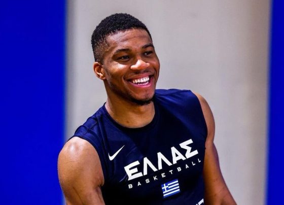 giannena.gr-ioannina-blog-athlitismos-fotografia-me-ti-fanela-tis-ethinikis-omadas-o-giannis-antetokoumpo